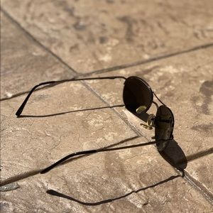 UV3 hyper-black framed aviator style sunglasses vintage